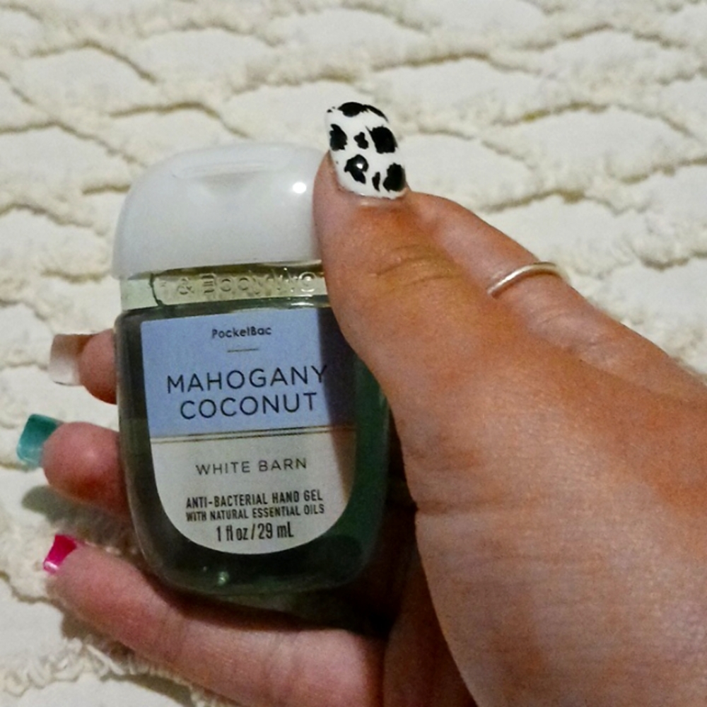 Bath and body works mahogany coconut hand sanitizer